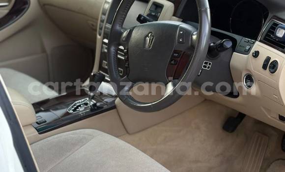 Nunua Imported Toyota Crown Nyeupe Gari ndani ya Dar es Salaam nchini Dar es Salaam Nunua Imported Toyota Crown Nyeupe Gari ndani ya Dar es Salaam nchini Dar es Salaam