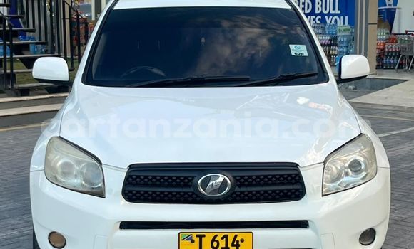 Buy Used Toyota RAV4 White Car in Dar es Salaam in Dar es Salaam