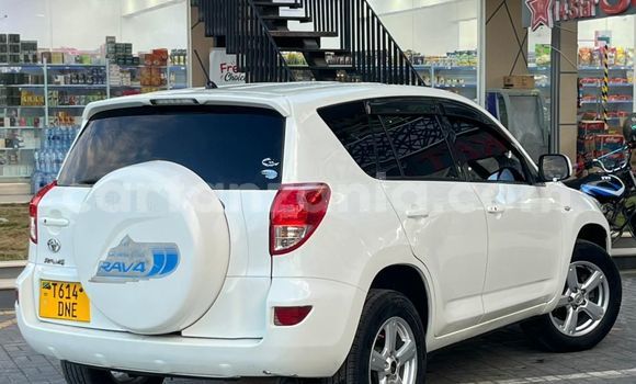 Buy Used Toyota RAV4 White Car in Dar es Salaam in Dar es Salaam Buy Used Toyota RAV4 White Car in Dar es Salaam in Dar es Salaam