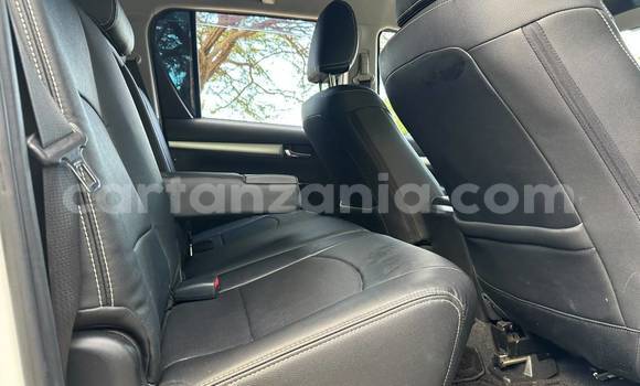 Nunua Imported Toyota Hiluxe Revo Nyeupe Gari ndani ya Dar es Salaam nchini Dar es Salaam Nunua Imported Toyota Hiluxe Revo Nyeupe Gari ndani ya Dar es Salaam nchini Dar es Salaam