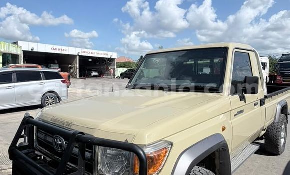 Buy New Toyota Land Cruiser Silver Car in Dar es Salaam in Dar es Salaam Buy New Toyota Land Cruiser Silver Car in Dar es Salaam in Dar es Salaam