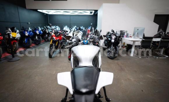 Buy Used Yamaha YZF Beige Bike in Dar es Salaam in Dar es Salaam Buy Used Yamaha YZF Beige Bike in Dar es Salaam in Dar es Salaam