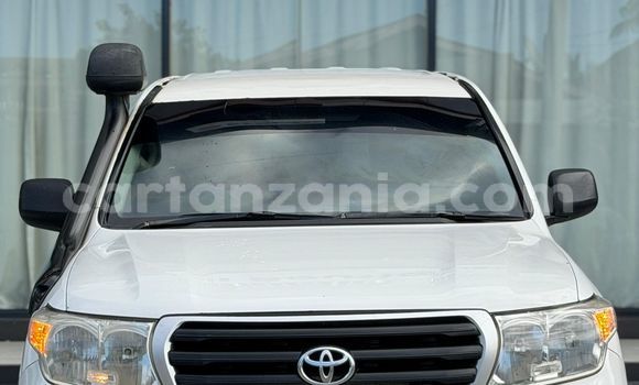 Buy Used Toyota Land Cruiser White Car in Dar es Salaam in Dar es Salaam