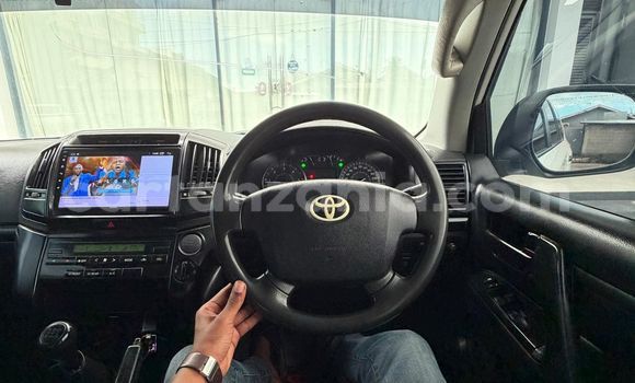 Nunua Ilio tumika Toyota Land Cruiser Nyeupe Gari ndani ya Dar es Salaam nchini Dar es Salaam Nunua Ilio tumika Toyota Land Cruiser Nyeupe Gari ndani ya Dar es Salaam nchini Dar es Salaam