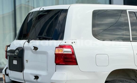 Nunua Ilio tumika Toyota Land Cruiser Nyeupe Gari ndani ya Dar es Salaam nchini Dar es Salaam Nunua Ilio tumika Toyota Land Cruiser Nyeupe Gari ndani ya Dar es Salaam nchini Dar es Salaam