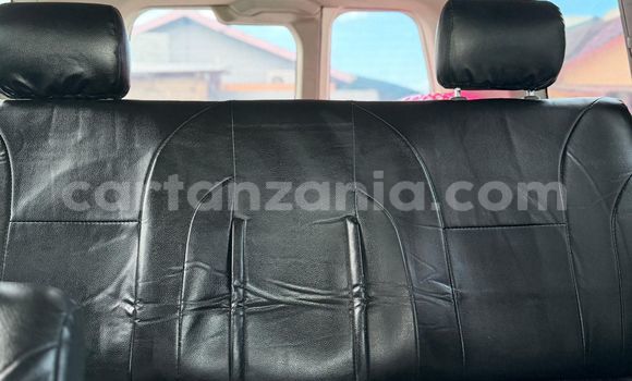Nunua Ilio tumika Toyota Land Cruiser Nyeupe Gari ndani ya Dar es Salaam nchini Dar es Salaam Nunua Ilio tumika Toyota Land Cruiser Nyeupe Gari ndani ya Dar es Salaam nchini Dar es Salaam