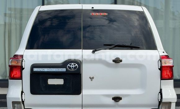 Nunua Ilio tumika Toyota Land Cruiser Nyeupe Gari ndani ya Dar es Salaam nchini Dar es Salaam Nunua Ilio tumika Toyota Land Cruiser Nyeupe Gari ndani ya Dar es Salaam nchini Dar es Salaam