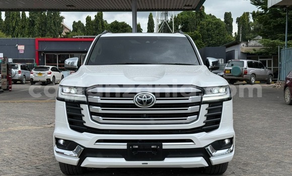Buy Used Toyota Land Cruiser White Car in Dar es Salaam in Dar es Salaam