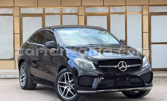 Nunua Imported Mercedes-Benz GLC 250D Nyeusi Gari ndani ya Dar es Salaam nchini Dar es Salaam Nunua Imported Mercedes-Benz GLC 250D Nyeusi Gari ndani ya Dar es Salaam nchini Dar es Salaam