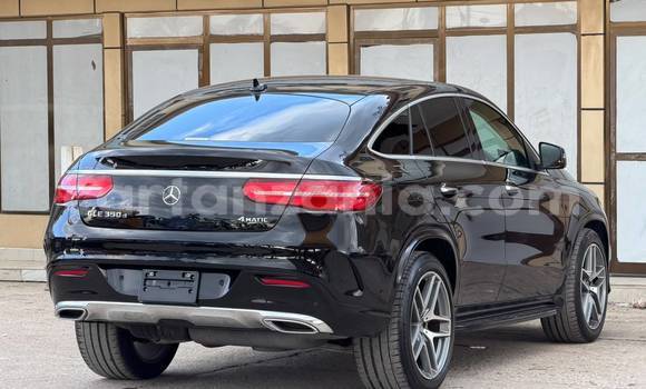 Nunua Imported Mercedes-Benz GLC 250D Nyeusi Gari ndani ya Dar es Salaam nchini Dar es Salaam Nunua Imported Mercedes-Benz GLC 250D Nyeusi Gari ndani ya Dar es Salaam nchini Dar es Salaam