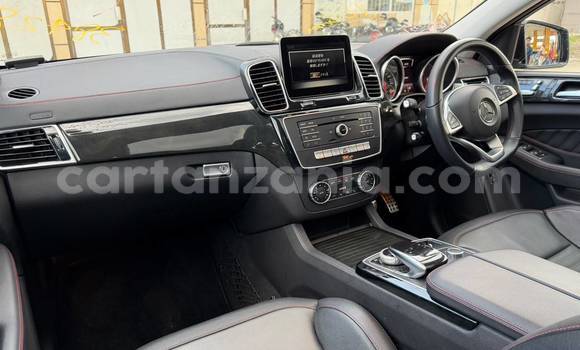 Nunua Imported Mercedes-Benz GLC 250D Nyeusi Gari ndani ya Dar es Salaam nchini Dar es Salaam Nunua Imported Mercedes-Benz GLC 250D Nyeusi Gari ndani ya Dar es Salaam nchini Dar es Salaam