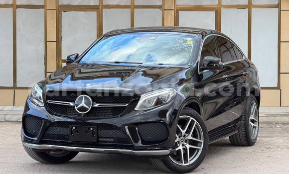 Nunua Imported Mercedes-Benz GLC 250D Nyeusi Gari ndani ya Dar es Salaam nchini Dar es Salaam Nunua Imported Mercedes-Benz GLC 250D Nyeusi Gari ndani ya Dar es Salaam nchini Dar es Salaam