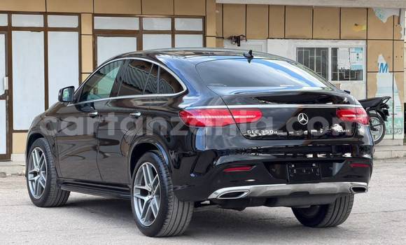 Nunua Imported Mercedes-Benz GLC 250D Nyeusi Gari ndani ya Dar es Salaam nchini Dar es Salaam Nunua Imported Mercedes-Benz GLC 250D Nyeusi Gari ndani ya Dar es Salaam nchini Dar es Salaam