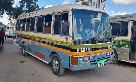 Buy Used Nissan Caravan Green Car in Dar es Salaam in Dar es Salaam