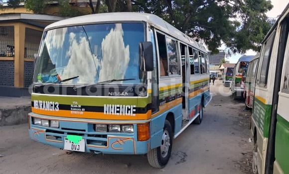 Nunua Ilio tumika Nissan Caravan Kijani Gari ndani ya Dar es Salaam nchini Dar es Salaam Nunua Ilio tumika Nissan Caravan Kijani Gari ndani ya Dar es Salaam nchini Dar es Salaam