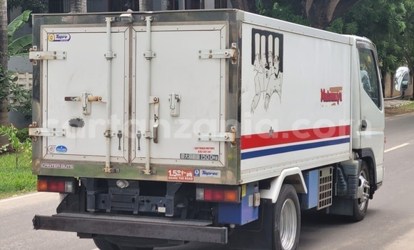 Nunua Ilio tumika Mitsubishi Fuso Fighter Nyeupe Lori ndani ya Dar es Salaam nchini Dar es Salaam Nunua Ilio tumika Mitsubishi Fuso Fighter Nyeupe Lori ndani ya Dar es Salaam nchini Dar es Salaam