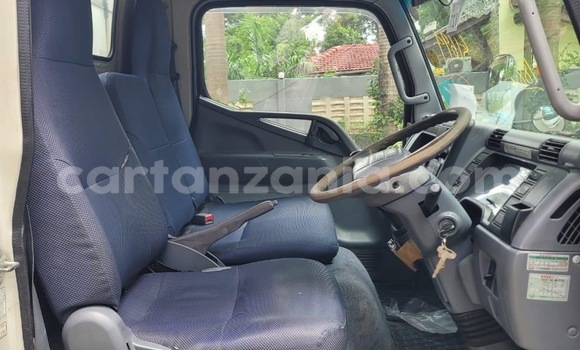 Nunua Ilio tumika Mitsubishi Fuso Fighter Nyeupe Lori ndani ya Dar es Salaam nchini Dar es Salaam Nunua Ilio tumika Mitsubishi Fuso Fighter Nyeupe Lori ndani ya Dar es Salaam nchini Dar es Salaam