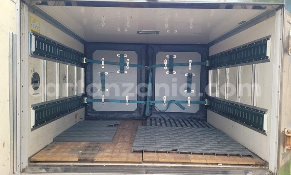 Nunua Ilio tumika Mitsubishi Fuso Fighter Nyeupe Lori ndani ya Dar es Salaam nchini Dar es Salaam Nunua Ilio tumika Mitsubishi Fuso Fighter Nyeupe Lori ndani ya Dar es Salaam nchini Dar es Salaam
