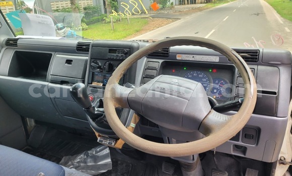 Nunua Ilio tumika Mitsubishi Fuso Fighter Nyeupe Lori ndani ya Dar es Salaam nchini Dar es Salaam Nunua Ilio tumika Mitsubishi Fuso Fighter Nyeupe Lori ndani ya Dar es Salaam nchini Dar es Salaam