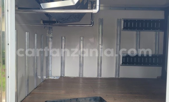 Nunua Ilio tumika Mitsubishi Fuso Fighter Nyeupe Lori ndani ya Dar es Salaam nchini Dar es Salaam Nunua Ilio tumika Mitsubishi Fuso Fighter Nyeupe Lori ndani ya Dar es Salaam nchini Dar es Salaam