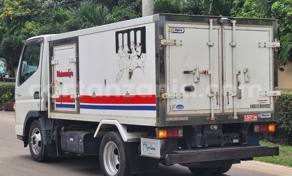 Nunua Ilio tumika Mitsubishi Fuso Fighter Nyeupe Lori ndani ya Dar es Salaam nchini Dar es Salaam Nunua Ilio tumika Mitsubishi Fuso Fighter Nyeupe Lori ndani ya Dar es Salaam nchini Dar es Salaam