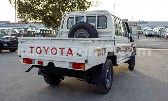 Buy Import Toyota Pickup White Car in Import - Dubai in Arusha Buy Import Toyota Pickup White Car in Import - Dubai in Arusha