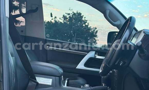 Nunua Ilio tumika Toyota Land Cruiser Nyeusi Gari ndani ya Dar es Salaam nchini Dar es Salaam Nunua Ilio tumika Toyota Land Cruiser Nyeusi Gari ndani ya Dar es Salaam nchini Dar es Salaam