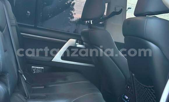 Nunua Ilio tumika Toyota Land Cruiser Nyeusi Gari ndani ya Dar es Salaam nchini Dar es Salaam Nunua Ilio tumika Toyota Land Cruiser Nyeusi Gari ndani ya Dar es Salaam nchini Dar es Salaam