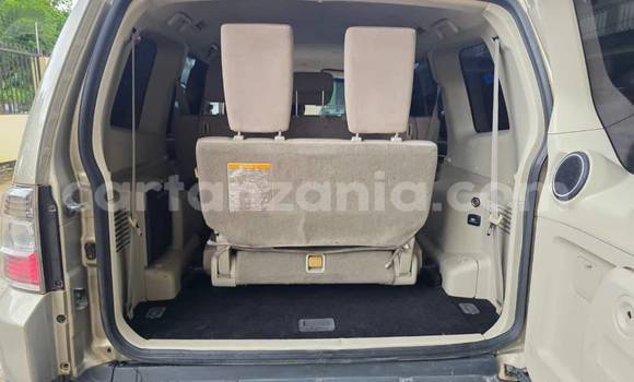Buy Used Mitsubishi Pajero Silver Car in Dar es Salaam in Dar es Salaam Buy Used Mitsubishi Pajero Silver Car in Dar es Salaam in Dar es Salaam