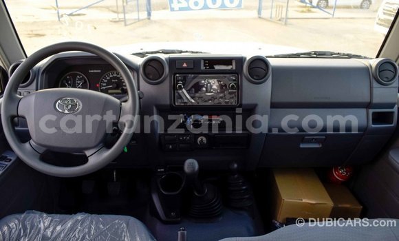 Buy Import Toyota Pickup White Car in Import - Dubai in Arusha Buy Import Toyota Pickup White Car in Import - Dubai in Arusha