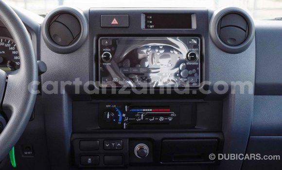 Buy Import Toyota Pickup White Car in Import - Dubai in Arusha Buy Import Toyota Pickup White Car in Import - Dubai in Arusha