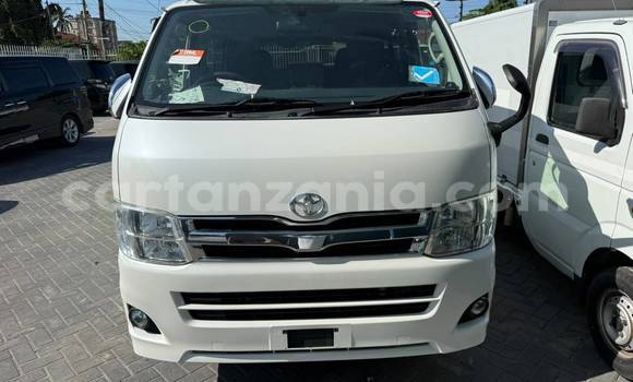 Nunua Imported Toyota Hiace Nyeupe Gari ndani ya Dar es Salaam nchini Dar es Salaam Nunua Imported Toyota Hiace Nyeupe Gari ndani ya Dar es Salaam nchini Dar es Salaam