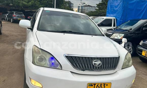 Buy Used Toyota Harrier White Car in Dar es Salaam in Dar es Salaam