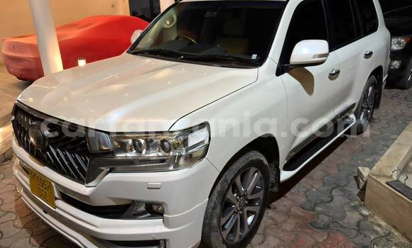 Buy Used Toyota Land Cruiser White Car in Dar es Salaam in Dar es Salaam