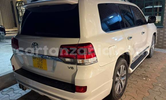 Buy Used Toyota Land Cruiser White Car in Dar es Salaam in Dar es Salaam Buy Used Toyota Land Cruiser White Car in Dar es Salaam in Dar es Salaam