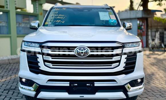Nunua Imported Toyota Land Cruiser Nyeupe Gari ndani ya Dar es Salaam nchini Dar es Salaam Nunua Imported Toyota Land Cruiser Nyeupe Gari ndani ya Dar es Salaam nchini Dar es Salaam