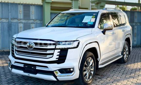 Nunua Imported Toyota Land Cruiser Nyeupe Gari ndani ya Dar es Salaam nchini Dar es Salaam Nunua Imported Toyota Land Cruiser Nyeupe Gari ndani ya Dar es Salaam nchini Dar es Salaam