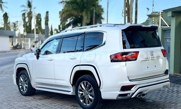 Nunua Imported Toyota Land Cruiser Nyeupe Gari ndani ya Dar es Salaam nchini Dar es Salaam Nunua Imported Toyota Land Cruiser Nyeupe Gari ndani ya Dar es Salaam nchini Dar es Salaam