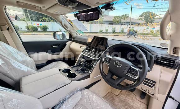 Nunua Imported Toyota Land Cruiser Nyeupe Gari ndani ya Dar es Salaam nchini Dar es Salaam Nunua Imported Toyota Land Cruiser Nyeupe Gari ndani ya Dar es Salaam nchini Dar es Salaam