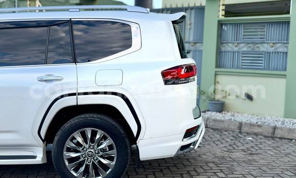 Nunua Imported Toyota Land Cruiser Nyeupe Gari ndani ya Dar es Salaam nchini Dar es Salaam Nunua Imported Toyota Land Cruiser Nyeupe Gari ndani ya Dar es Salaam nchini Dar es Salaam