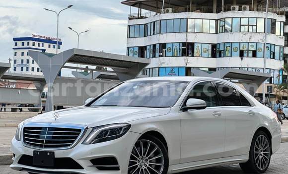 Nunua Imported Mercedes-Benz CLS250 Nyeupe Gari ndani ya Dar es Salaam nchini Dar es Salaam