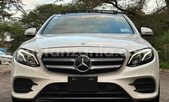 Nunua Imported Mercedes-Benz E-Classe Nyeupe Gari ndani ya Dar es Salaam nchini Dar es Salaam Nunua Imported Mercedes-Benz E-Classe Nyeupe Gari ndani ya Dar es Salaam nchini Dar es Salaam