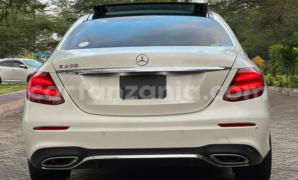 Nunua Imported Mercedes-Benz E-Classe Nyeupe Gari ndani ya Dar es Salaam nchini Dar es Salaam Nunua Imported Mercedes-Benz E-Classe Nyeupe Gari ndani ya Dar es Salaam nchini Dar es Salaam