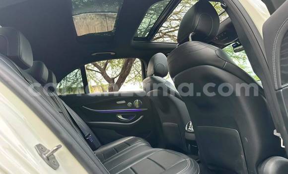 Nunua Imported Mercedes-Benz E-Classe Nyeupe Gari ndani ya Dar es Salaam nchini Dar es Salaam Nunua Imported Mercedes-Benz E-Classe Nyeupe Gari ndani ya Dar es Salaam nchini Dar es Salaam