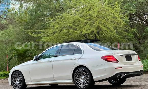 Nunua Imported Mercedes-Benz E-Classe Nyeupe Gari ndani ya Dar es Salaam nchini Dar es Salaam Nunua Imported Mercedes-Benz E-Classe Nyeupe Gari ndani ya Dar es Salaam nchini Dar es Salaam