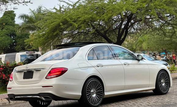 Nunua Imported Mercedes-Benz E-Classe Nyeupe Gari ndani ya Dar es Salaam nchini Dar es Salaam Nunua Imported Mercedes-Benz E-Classe Nyeupe Gari ndani ya Dar es Salaam nchini Dar es Salaam