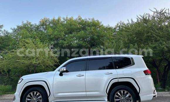 Buy Used Toyota Land Cruiser White Car in Dar es Salaam in Dar es Salaam Buy Used Toyota Land Cruiser White Car in Dar es Salaam in Dar es Salaam