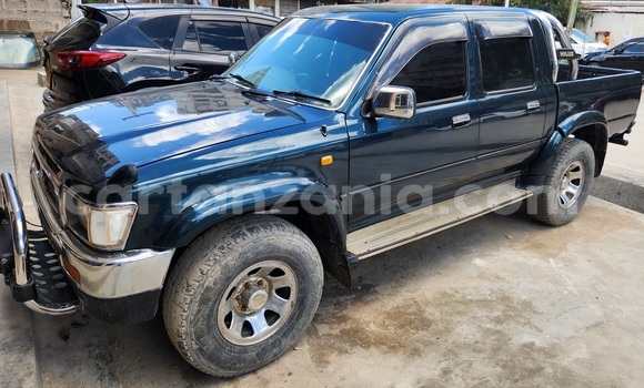 Buy Used Toyota Hilux Green Car in Dar es Salaam in Dar es Salaam