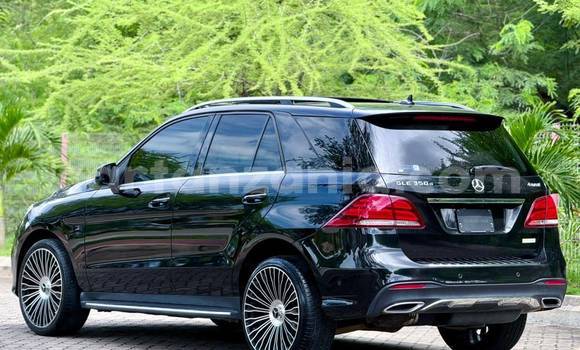 Nunua Imported Mercedes-Benz GLC 250D Nyeusi Gari ndani ya Dar es Salaam nchini Dar es Salaam Nunua Imported Mercedes-Benz GLC 250D Nyeusi Gari ndani ya Dar es Salaam nchini Dar es Salaam