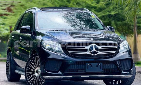 Nunua Imported Mercedes-Benz GLC 250D Nyeusi Gari ndani ya Dar es Salaam nchini Dar es Salaam Nunua Imported Mercedes-Benz GLC 250D Nyeusi Gari ndani ya Dar es Salaam nchini Dar es Salaam